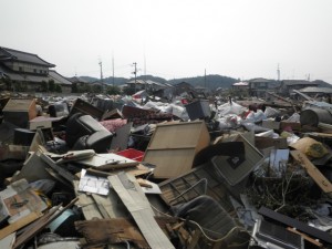 いろんなものが分別されずに山積み・・・