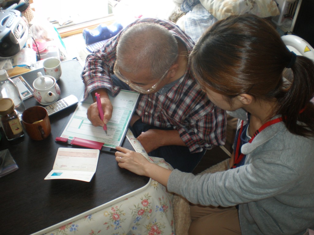 お弁当を手渡しすることで安否確認