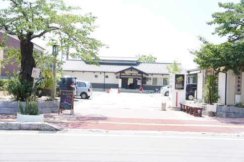 「浮舟ふれあい広場」。土曜と日曜の両日、午前10時から午後2時まで「ひまわりカフェ」を営業しています