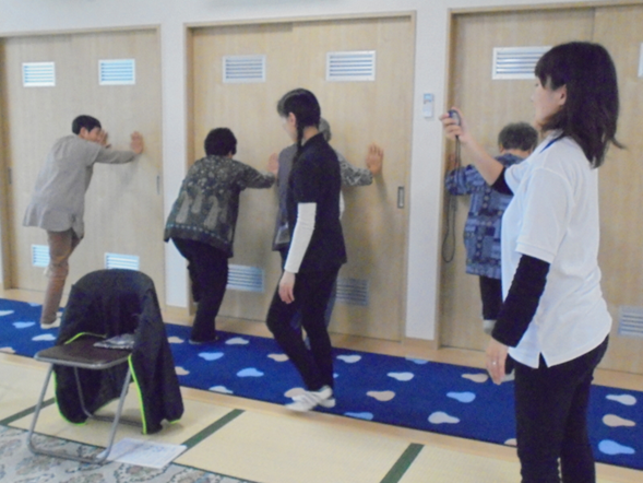 【お茶会(健康運動の様子)】