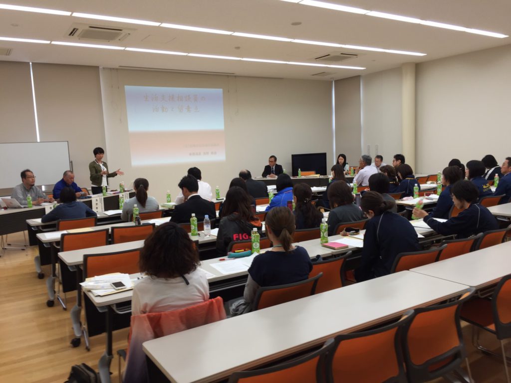 県内8地区で避難者生活支援連絡会を開催しています。