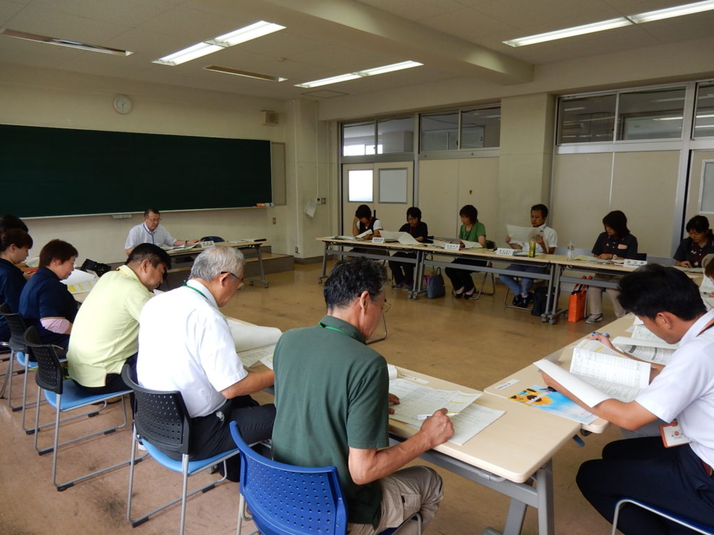 県内8地区で避難者生活支援連絡会を開催しています。