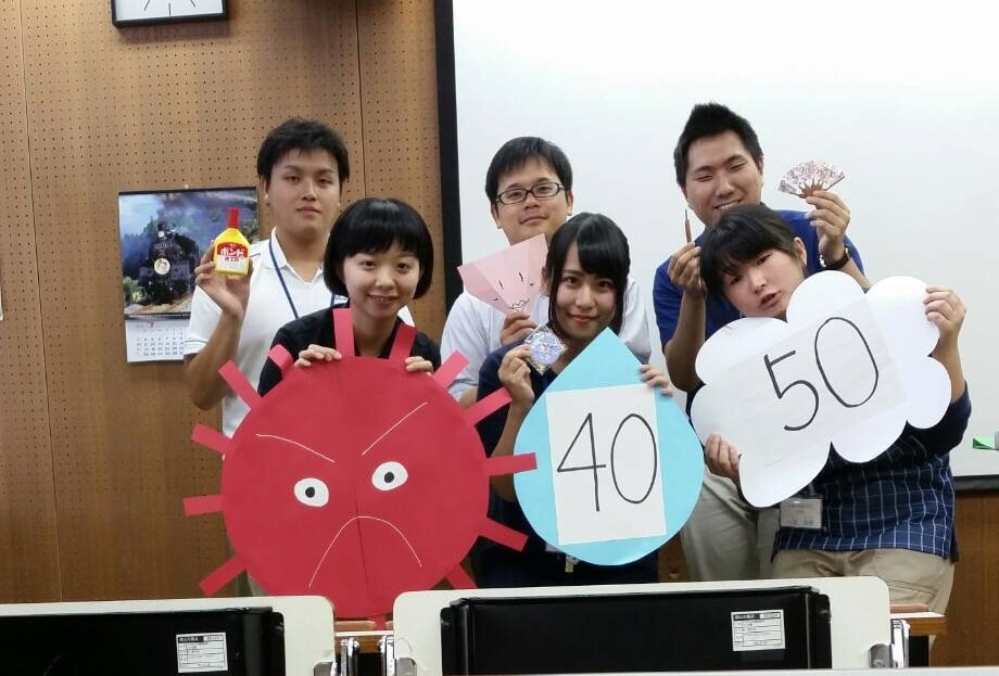 実習生のみなさん 「前列3名、後列右・左2名」