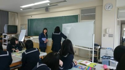 二本松市社協のボランティアコーディネーターが出向く「福祉教育」の様子です