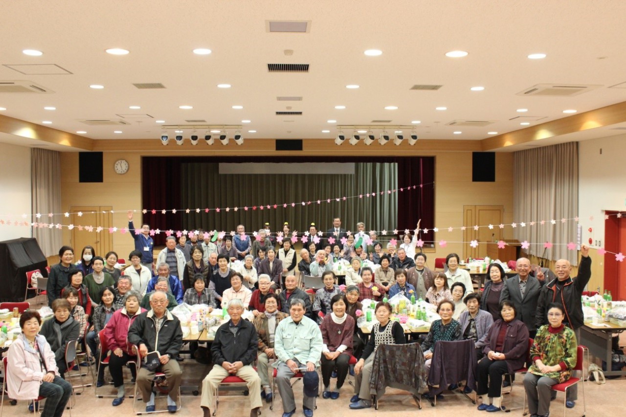 29年4月 地域住民も交えた花見会